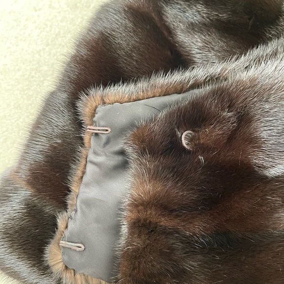 High quality Mink fur wrap thick lining very soft young looking and elegant - Picture 3 of 6